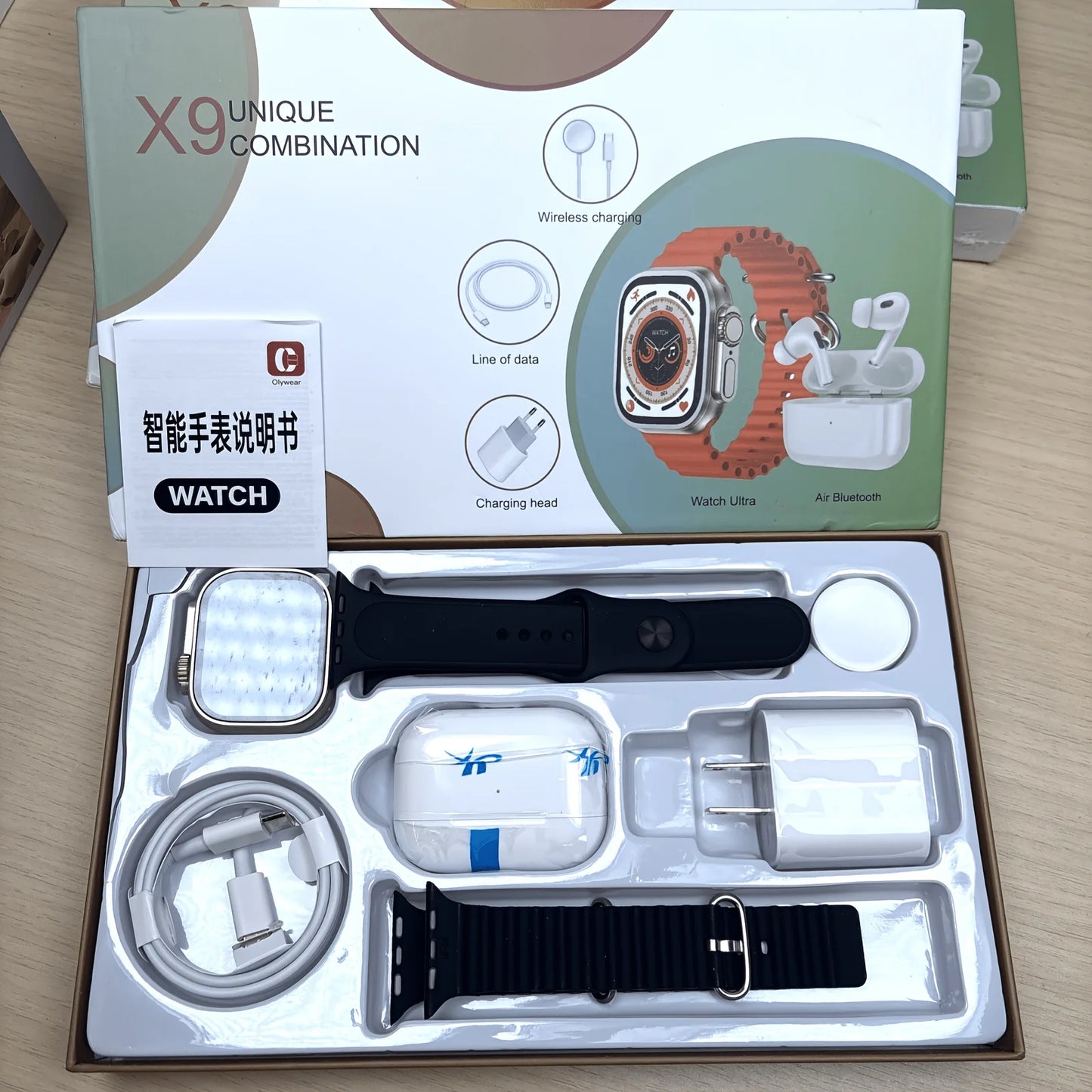 Fitness Tracker Smart Watch compatible with iOS and Android, with health monitoring function.