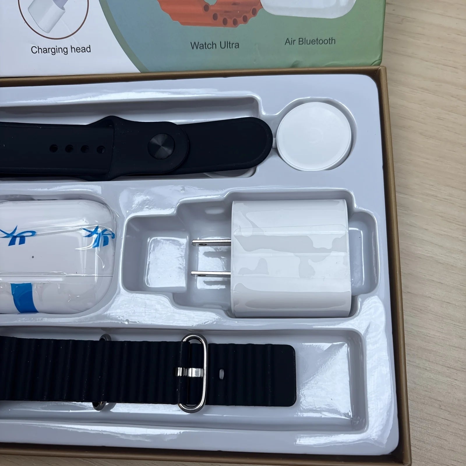 Smart Watch and Earbuds 2 in 1 Set, All in One Smartwatch Bundle with Wireless Earbuds, Charging Cable, Adapter and Extra Strap, BluetoMontre connectée de suivi d'activité physique compatible iOS et Android, avec fonction de surveillance de la santé.